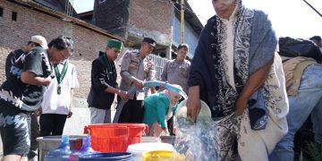 Polres Parepare Gandeng PAM Tirta dan Organisasi Kepemudaan Salurkan Air Bersih di Cappa Galung