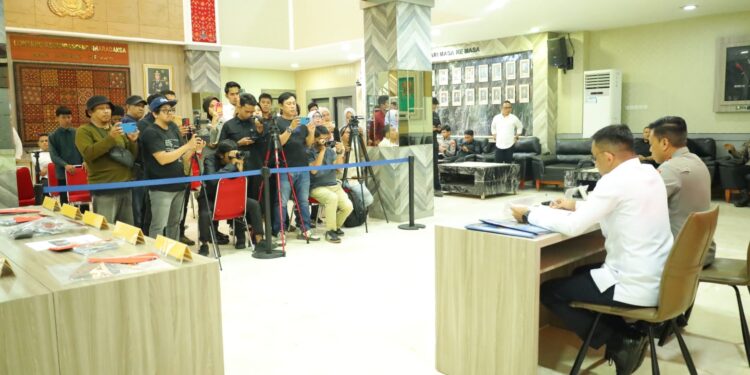 Konferensi Pers Polda Sulsel Ungkap 11 Modus Tindak Pidana Siber, 22 Tersangka Diamankan