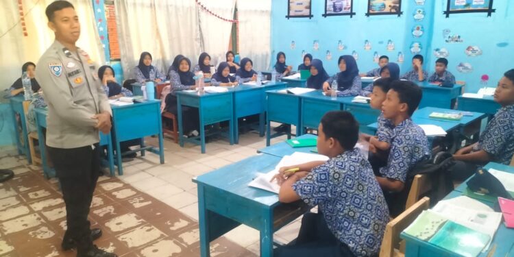 Polres Parepare Turun ke Sekolah, Ingatkan Siswa SMP 2 Soal Bahaya Narkoba dan Berkendara di Bawah Umur