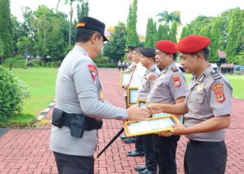 Polsek KPN Polres Parepare Terima Penghargaan dari Kapolda Sulsel