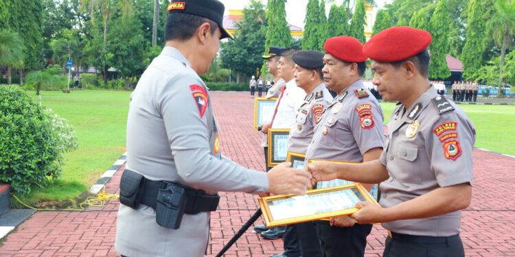 Polsek KPN Polres Parepare Terima Penghargaan dari Kapolda Sulsel