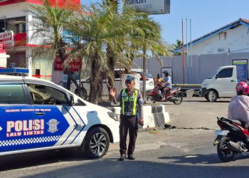 Sat Lantas Polres Parepare Laksanakan Pemantauan Arus Lalu Lintas Dan Antrian BBM