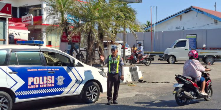 Sat Lantas Polres Parepare Laksanakan Pemantauan Arus Lalu Lintas Dan Antrian BBM
