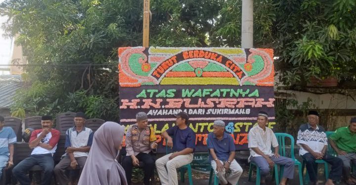 BHABINKAMTIBMAS KEL. LUMPUE MELAYAT TOKOH MASYARAKAT YANG MENINGGAL DUNIA