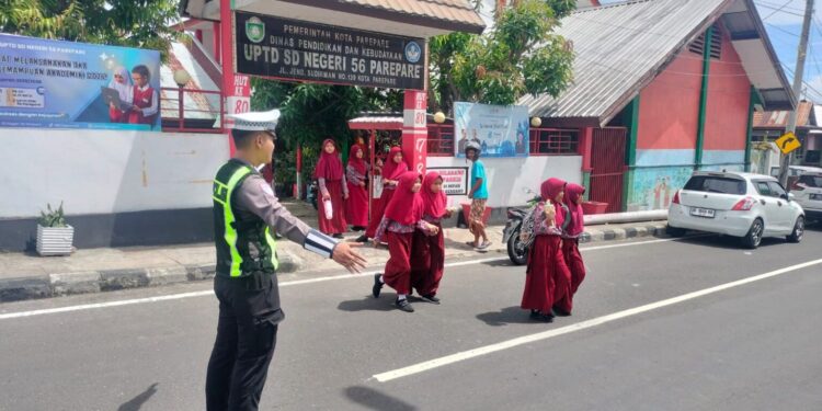 Pengaturan Siang Polisi di Parepare, Wujud Perlindungan Keselamatan bagi Pelajar dan Penjemput Sekolah