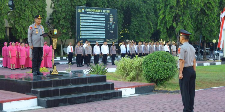 Kapolda Sulsel Pimpin Apel Pagi dan Laporan Kenaikan Pangkat Pengabdian Karo Log Polda Sulsel
