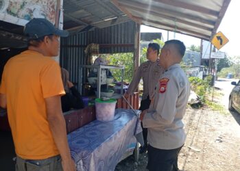 Pencegahan Kebakaran di Lompoe, Polres Parepare Pasang Stiker Imbauan
