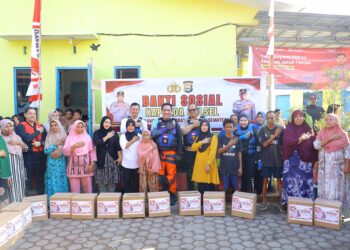 Peringati HUT ke-78 Polwan, Kapolda Sulsel Pimpin Bakti Sosial di Pulau Barrang Lompo