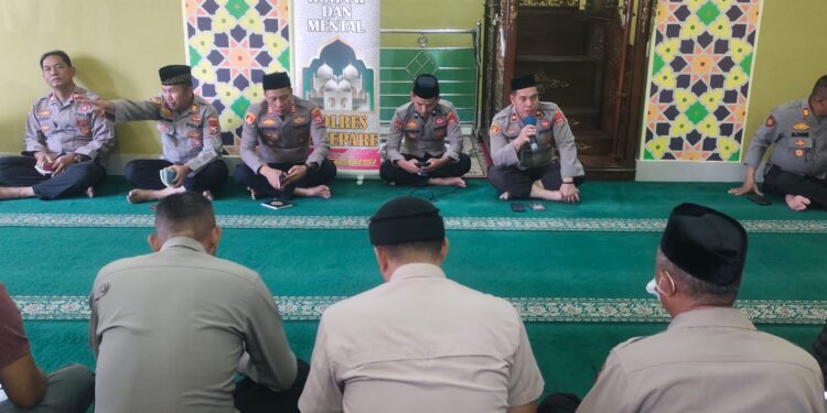 Rutin Tiap Kamis! Polres Parepare Gelar Binrohtal di Masjid Mujahid Baiturrahim, Suasana Khidmat