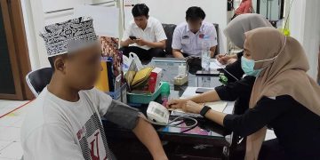 POLRES PAREPARE LAKUKAN PEMERIKSAAN KESEHATAN TAHANAN SEBELUM DILIMPAHKAN KE JPU TAHAP II
