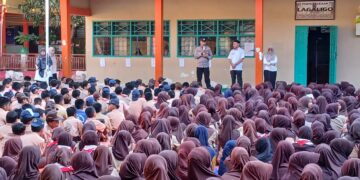 Cegah Anak Terjerumus Narkoba, Satbinmas Polres Parepare Edukasi Siswa SMPN 10