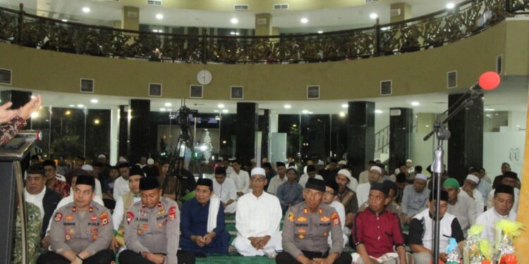 Waka Polres Parepare Hadiri Peringatan Maulid Nabi di Masjid Terapung B.J. Habibie