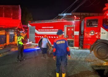 Kebakaran Lahan di Lapadde Parepare, Polsek Ujung dan Damkar Bergerak Cepat