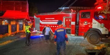 Kebakaran Lahan di Lapadde Parepare, Polsek Ujung dan Damkar Bergerak Cepat