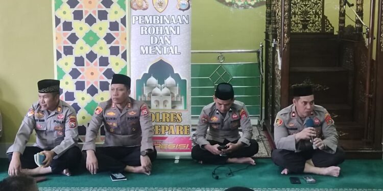 Polres Parepare Perkuat Integritas Personel lewat Binrohtal, Wakapolres Tekankan Sikap Humanis