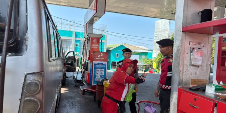 Antisipasi Antrean BBM, Sat Samapta Polres Parepare Patroli SPBU