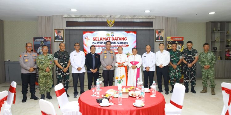 Kapolda Sulsel Sambut Kunjungan Pastoral Uskup Umat Katolik TNI dan Polri