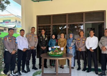 Bawa Nasi Tumpeng ke Koramil, Aksi Kapolsek Soreang Ini Bikin HUT TNI Makin Berkesan