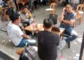 Polisi Bersama Masyarakat, Bhabinkamtibmas Lakessi Sambangi Warga di Jalan Pelita