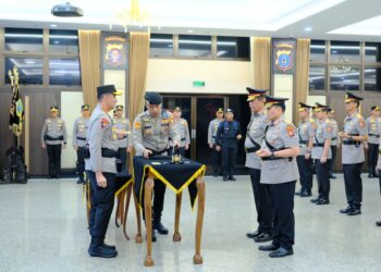 Kapolri Lantik Irjen Pol. Dr. M. Awal Chairuddin sebagai Kapolda Sulsel Gantikan Irjen Pol. Djuhandhani Rahardjo Puro