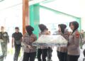 HUT TNI ke-81, Kapolres Parepare Bawa Kejutan Tumpeng ke Brigif 11