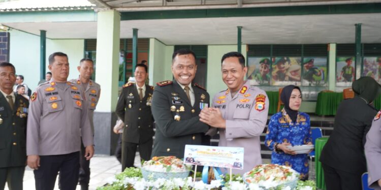 Bikin Haru! Kapolres Parepare Beri Kejutan Spesial di HUT TNI ke-81