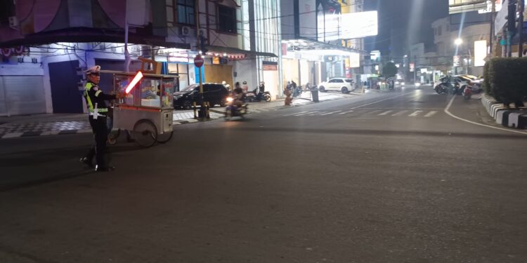 Ciptakan Kamseltibcarlantas, Sat Lantas Polres Parepare Sisir Jalanan Kota Lewat Patroli Blue Light