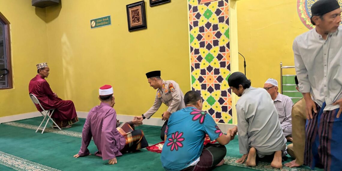 Implementasi Program Polisi Bersama Masyarakat, AKBP Phunky Mahendra Borniawan Pimpin Safari Subuh