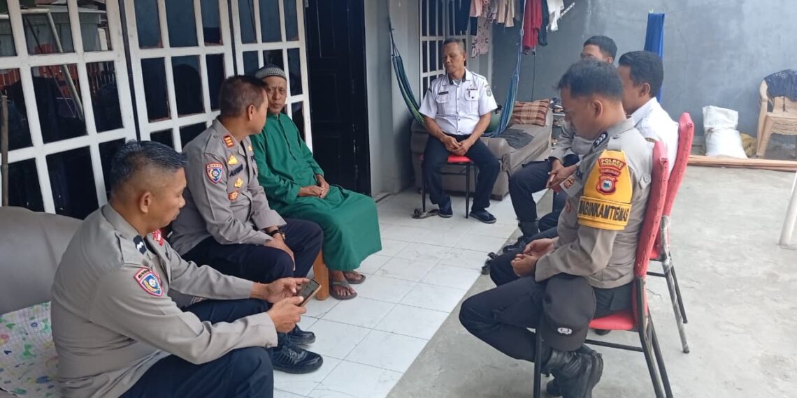 Sat Binmas Polres Parepare Silaturahmi ke Imam Masjid Arrazig, Rawat Kedekatan Jaga Kerukunan Warga