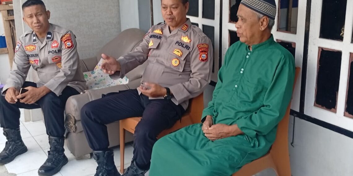 Bukan Pengamanan, Sat Binmas Polres Parepare Sambangi Imam Masjid Arrazig untuk Silaturahmi