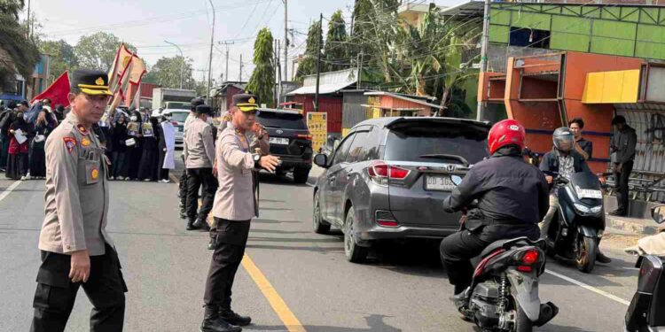 Kapolres Parepare Turun Langsung Kawal Demo, Apresiasi Sikap Mahasiswa UMPAR