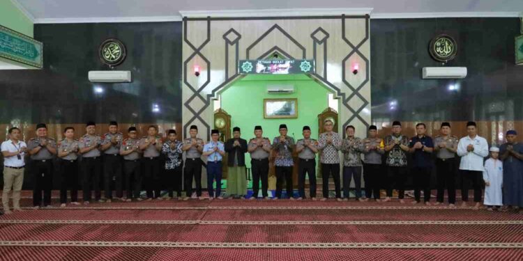 Melalui Jumat Keliling di Masjid Al Mukhlishin, Kapolda Sulsel Perkuat Sinergi Polri dan Masyarakat dalam Menjaga Kamtibmas