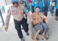 Polsek KPN Turun Tangan! Penumpang Sakit Dibantu Saat Turun dari Kapal